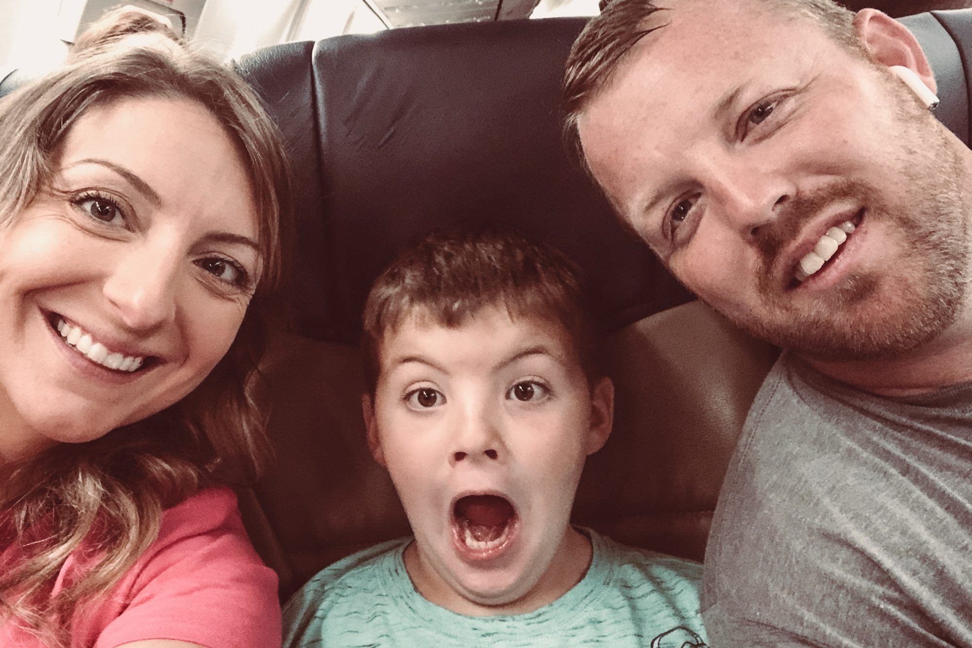 Nonstop vs Layover Flights: A Parent’s Guide